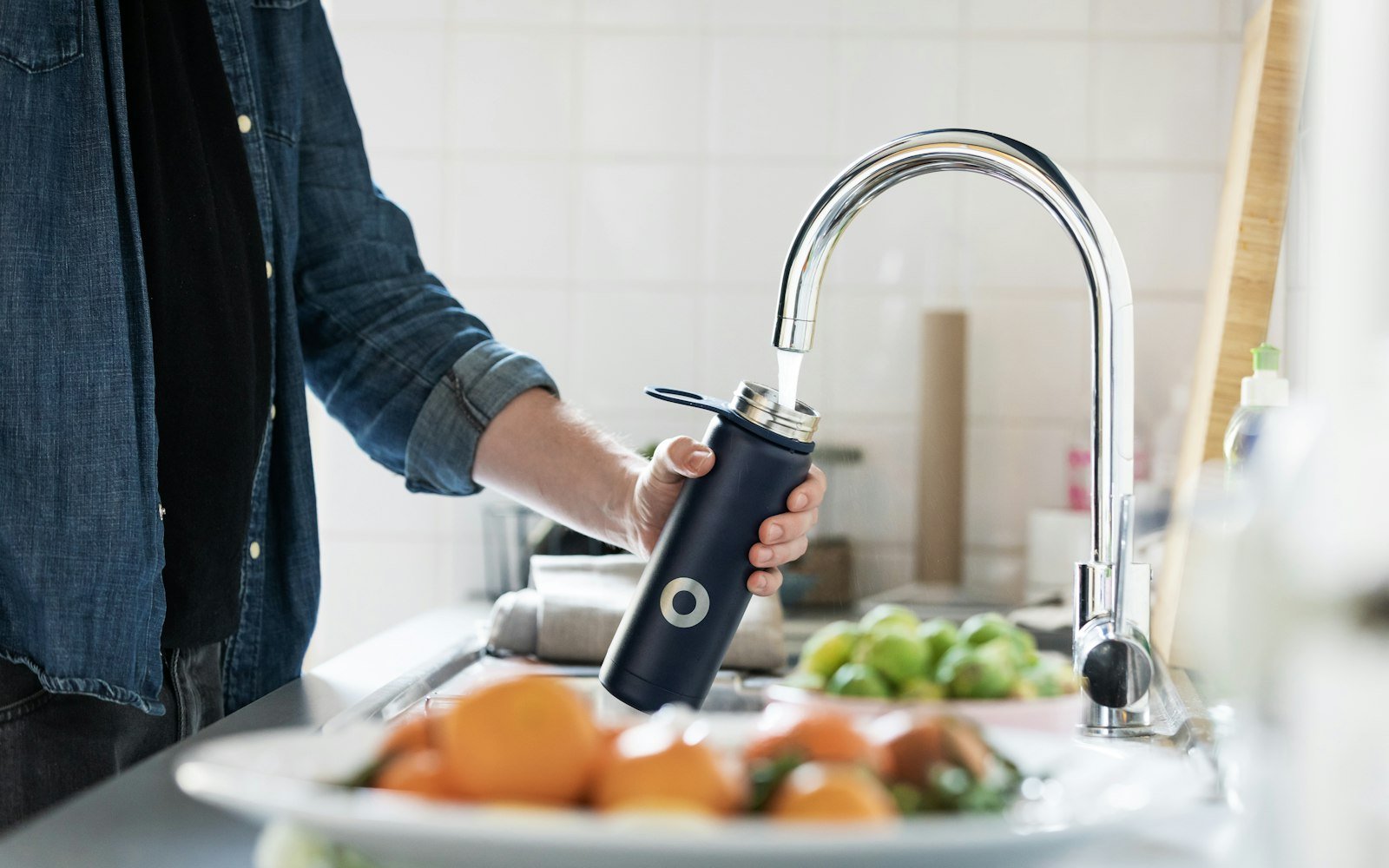 Mejores filtros de agua para grifo y bajo fregadero (2026)